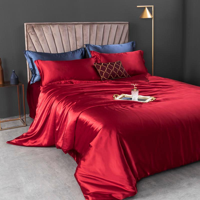 Classic Silk Bedding Set 4 Pcs with Bag Classic Silk Bedding Set 4 Pcs with Bag