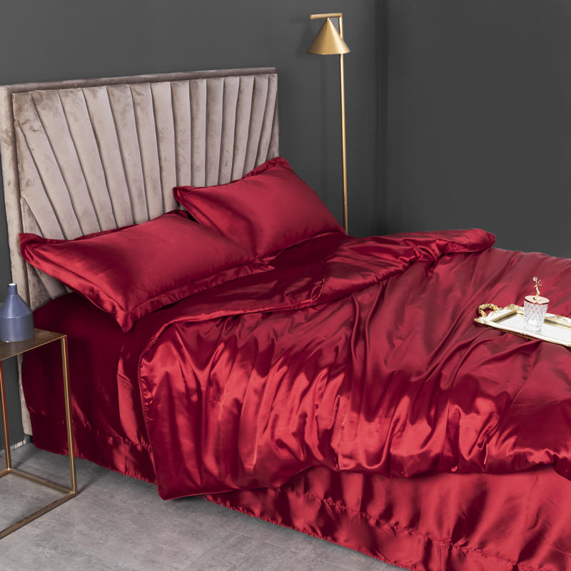 Classic Silk Bedding Set 4 Pcs with Bag Classic Silk Bedding Set 4 Pcs with Bag