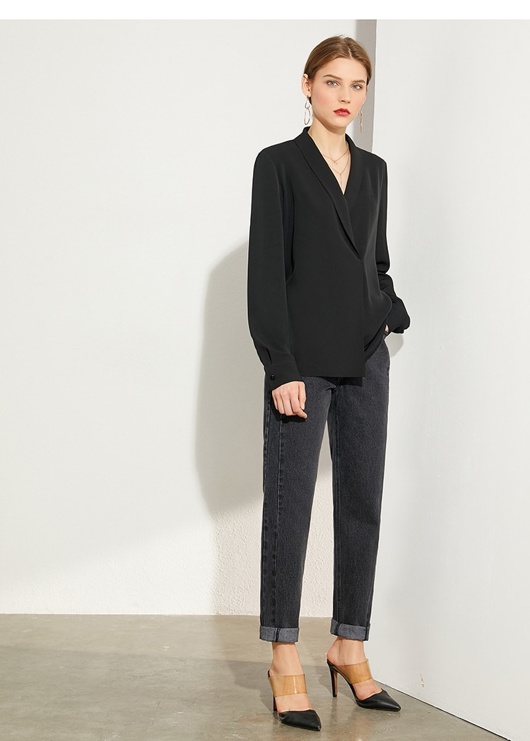 Women's Long Sleeved V-Neck Blouse