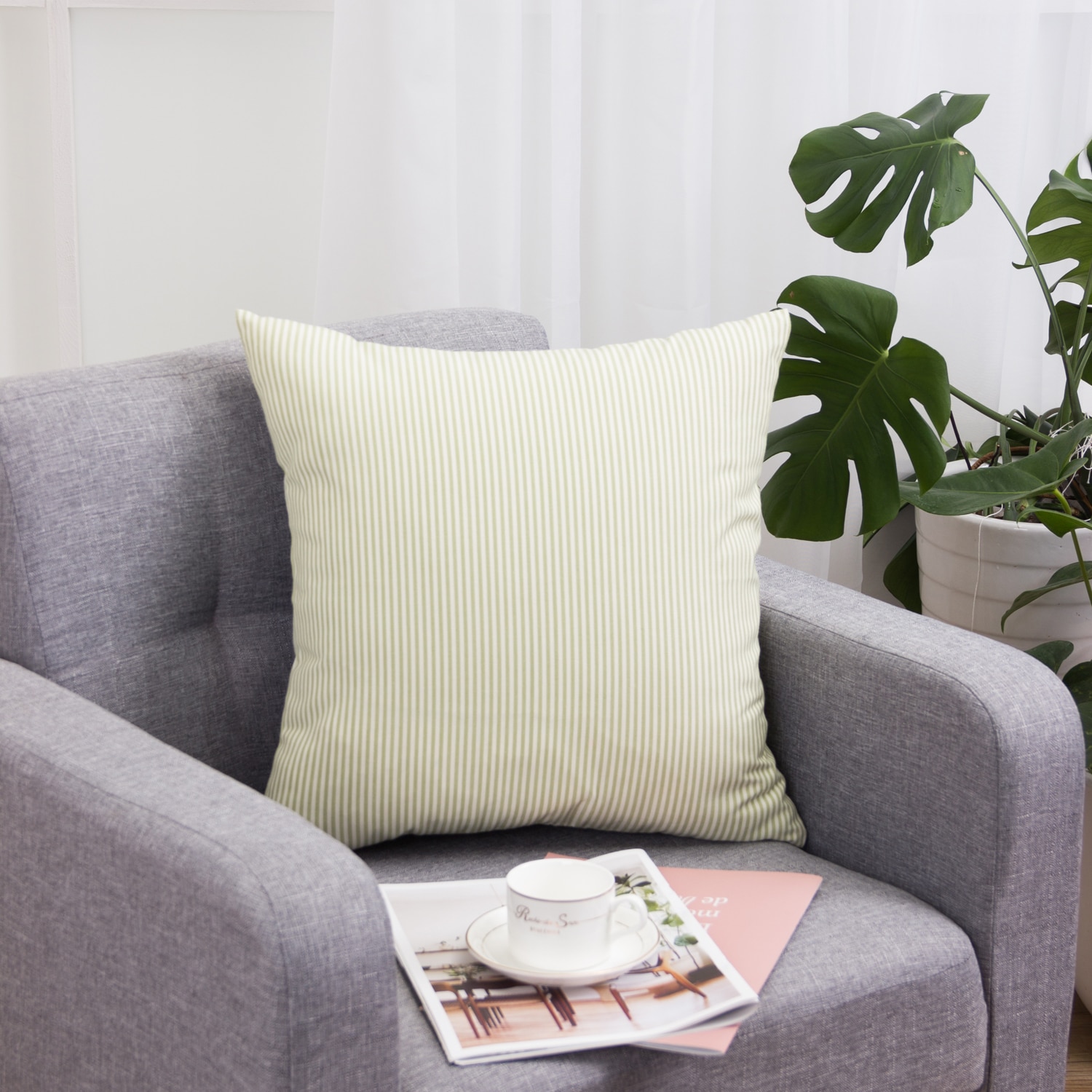 Plaid Patterned Cushion Cover