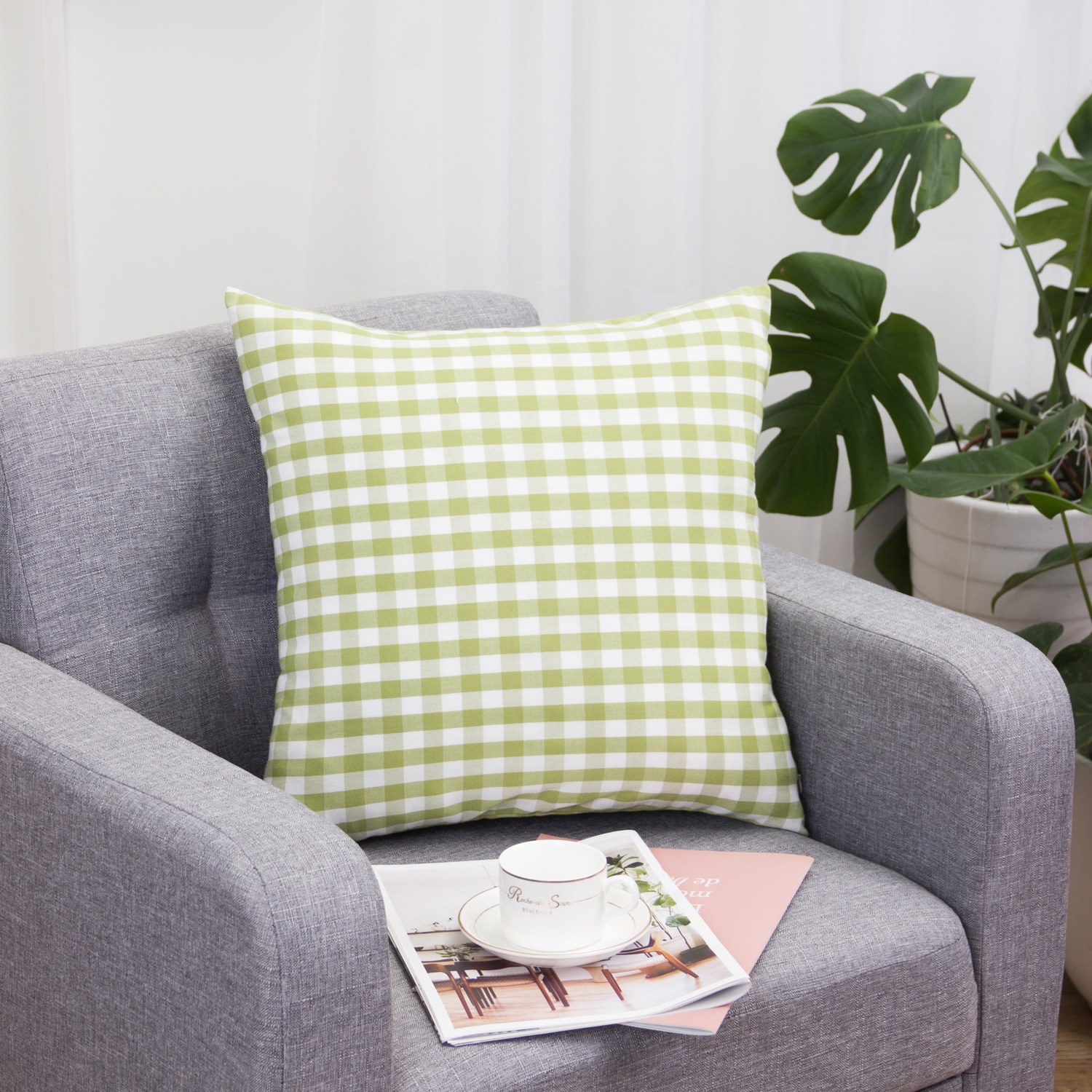 Plaid Patterned Cushion Cover