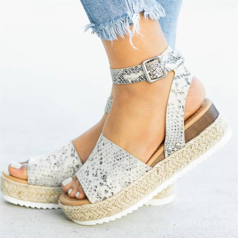 Simple Styled Platform Sandals Simple Styled Platform Sandals