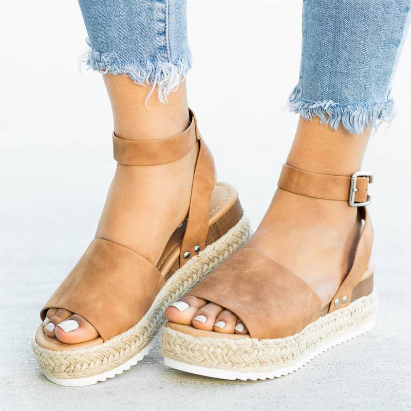 Simple Styled Platform Sandals Simple Styled Platform Sandals