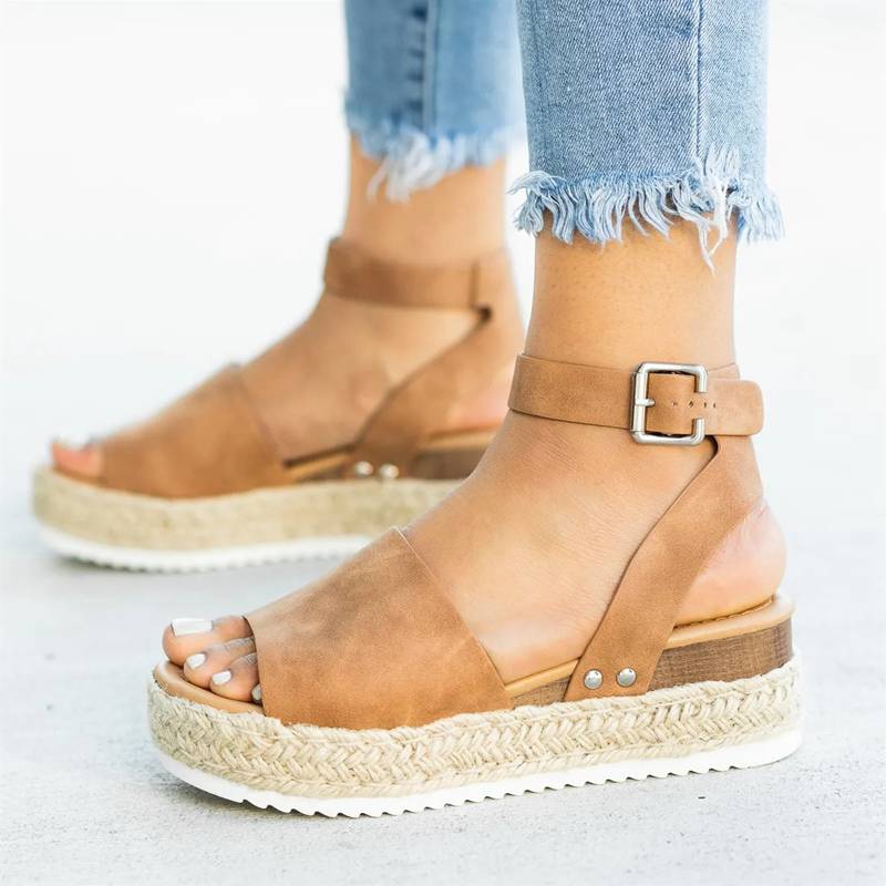 Simple Styled Platform Sandals Simple Styled Platform Sandals
